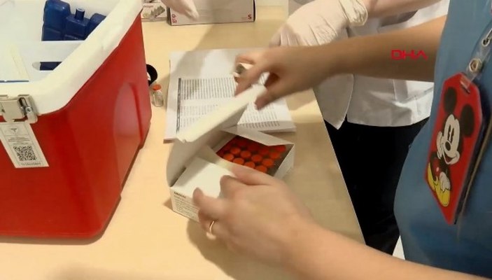 İstanbul'da sağlık çalışanları korona aşısı olmaya başladı