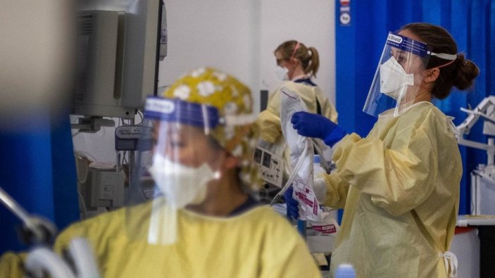 İngiltere'de sağlık çalışanları koronavirüsten etkileniyor