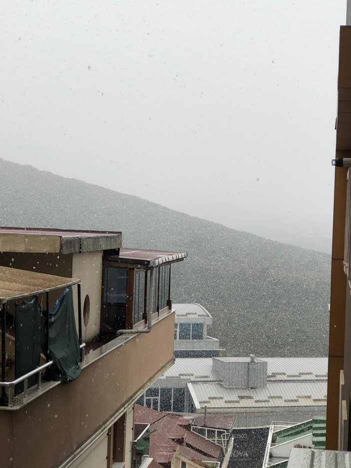 İstanbul'da beklenen kar yağışı başladı