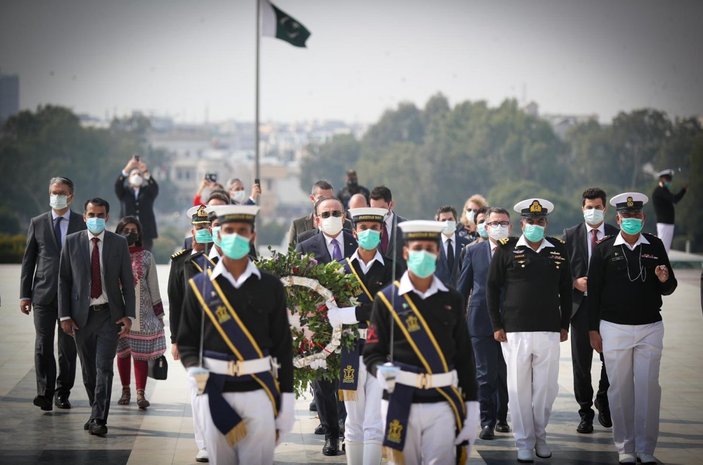 Mevlüt Çavuşoğlu, Pakistan’ın kurucu lideri Ali Cinnah'ın kabrini ziyaret etti