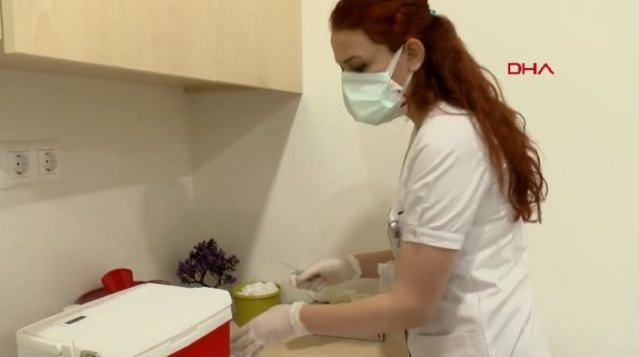 İstanbul'da sağlık çalışanları korona aşısı olmaya başladı