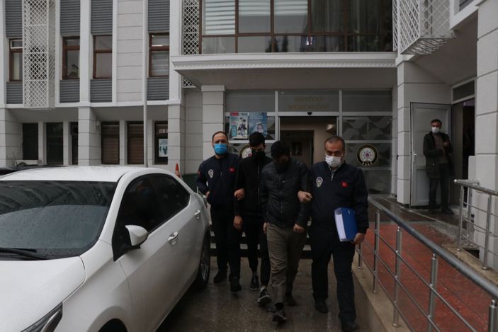 Mersin'de motosiklet çalan hırsızlar, benzin alırken yakalandı