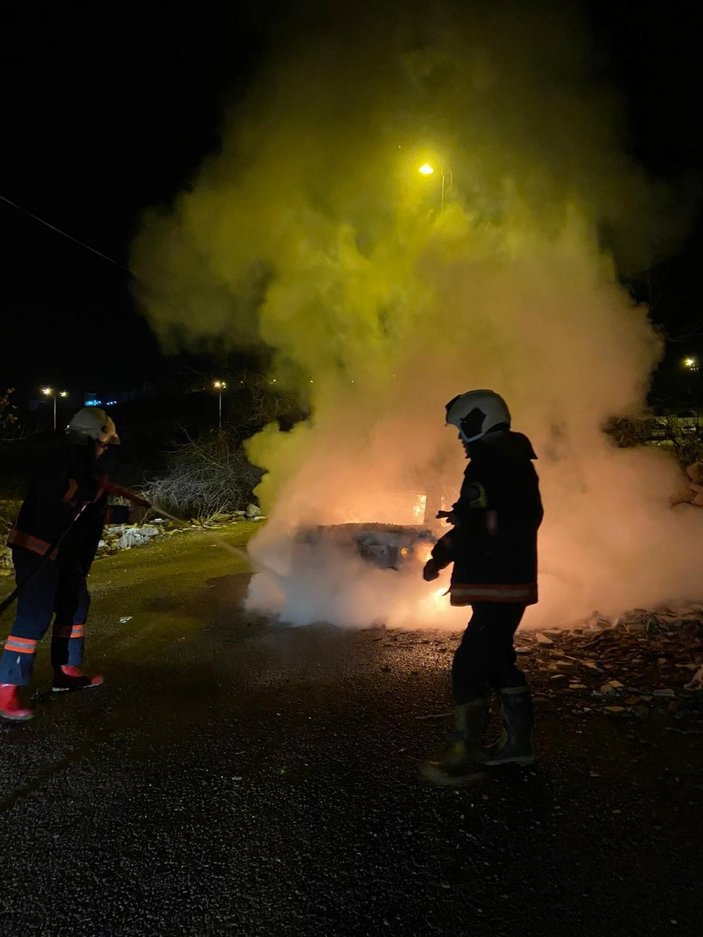 Ankara'da hırsızlar çaldıkları aracı yaktı