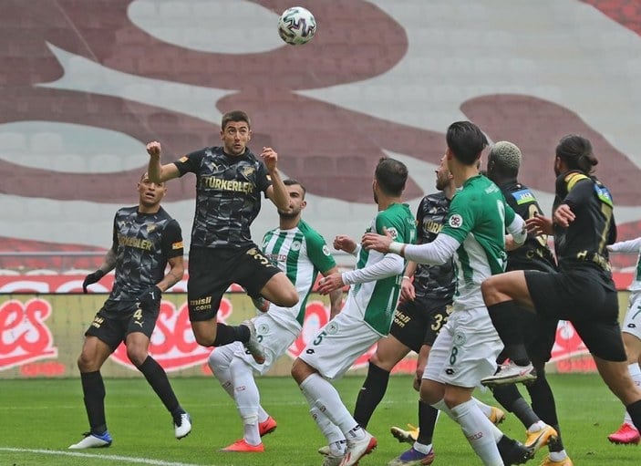 5 gollü maçta Göztepe, Konyaspor'u yendi
