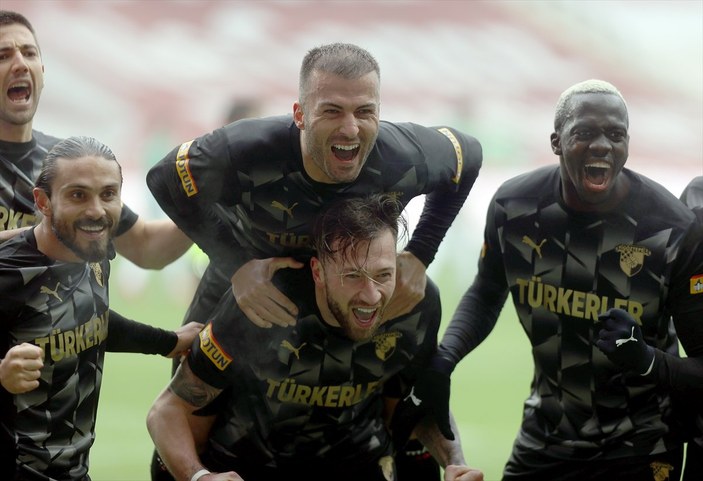 5 gollü maçta Göztepe, Konyaspor'u yendi