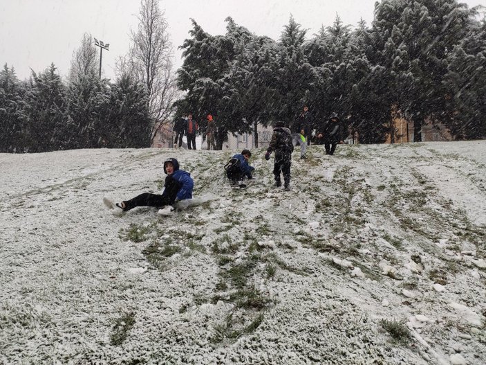 İstanbul'da kısıtlamayı unutup karın keyfini çıkardılar