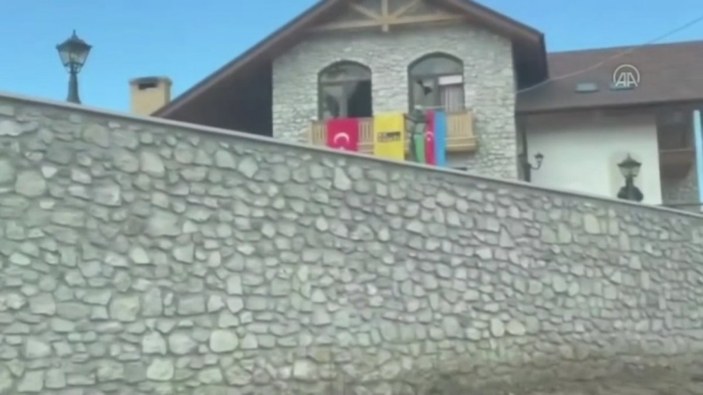 Şuşa'da Cumhurbaşkanı Erdoğan ve Aliyev'in pankartları dikkat çekti