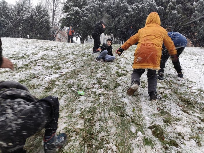 İstanbul'da kısıtlamayı unutup karın keyfini çıkardılar