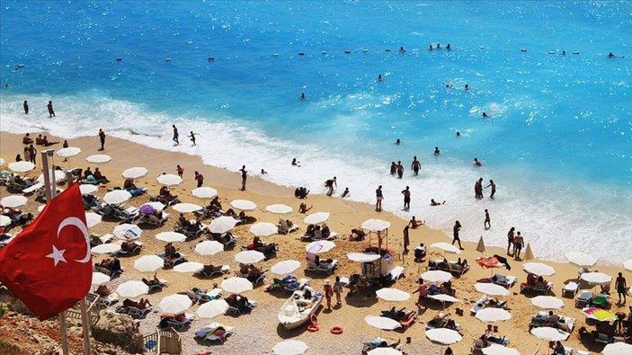 50 yaş üstü İngiliz turist yaz tatili için Türkiye'yi tercih ediyor
