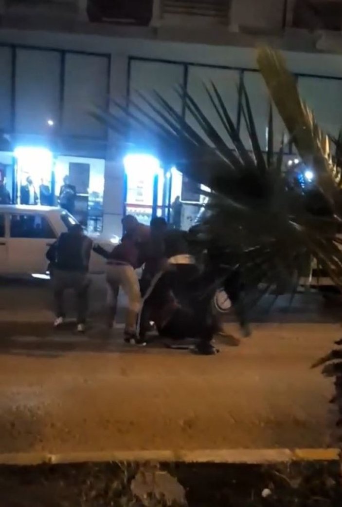 Antalya'da kaza sonrası tartıştıkları motosiklet sürücüsünü dövdüler