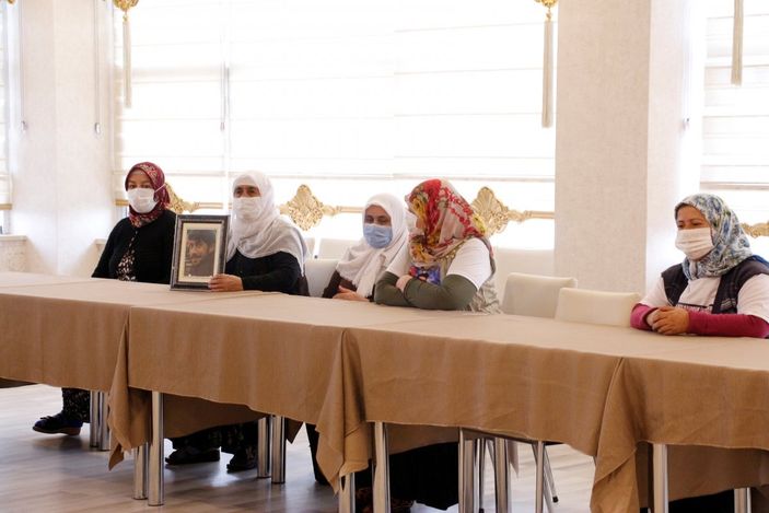 Diyarbakır'da evlat nöbetindeki anne: Gelmezsen, hakkımı helal etmiyorum