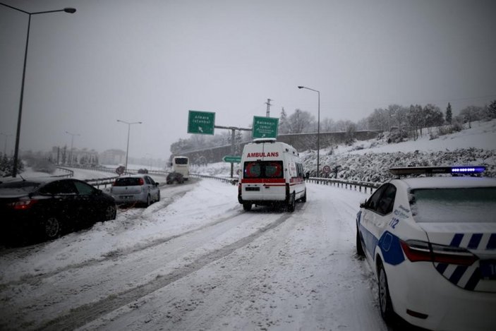 Bursa-İzmir arası ulaşıma kar engeli