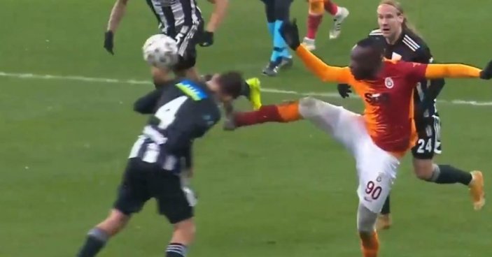 Mbaye Diagne kırmızı kart gördü