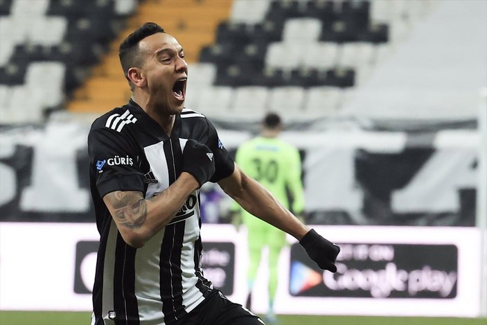 Josef de Souza Galatasaray'a yine gol attı