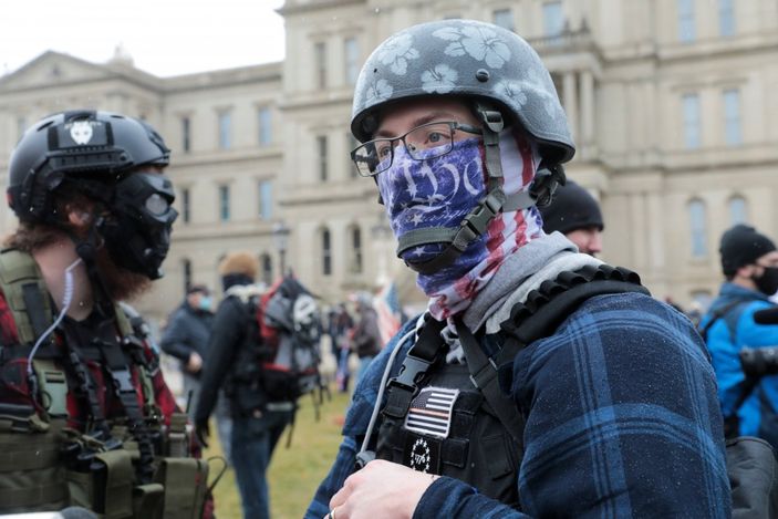 r Trump destekçileri silahlanıp sokağa indi