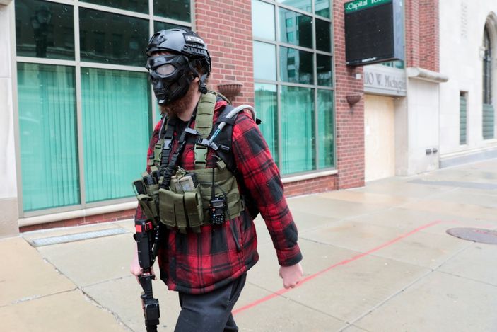 r Trump destekçileri silahlanıp sokağa indi