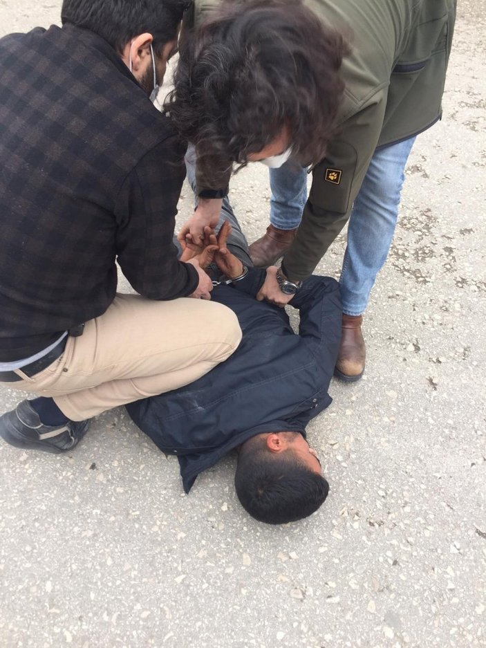 Adana’da çete lideri cinayet işleyip tehditle çocuğun üzerine attı