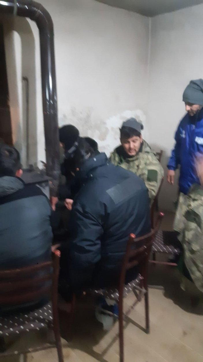 Bursa'da 8 dağcı 9 saat sonra kurtarıldı