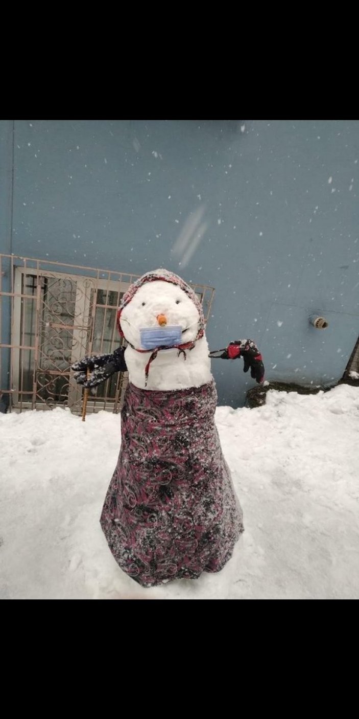 Bursa'da kardan adam ve kadınlar yüzleri gülümsetti
