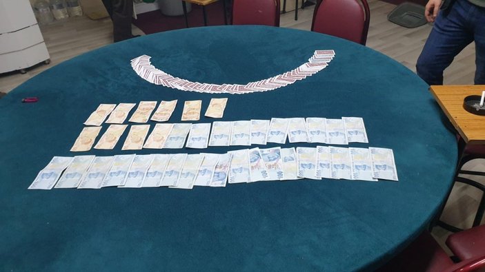 Kocaeli'de kumar oynayan 12 kişiye ceza kesildi