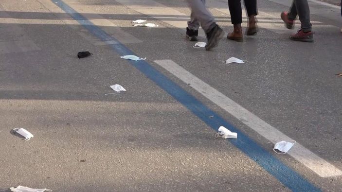 Maskeyi yere atmak, önlemleri tehdide dönüştürüyor