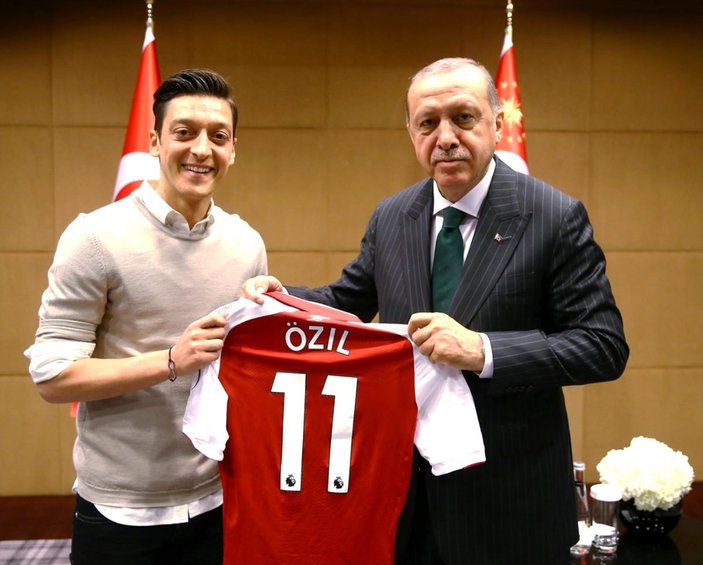 Çavuşoğlu'nun Heiko Maas'a Mesut Özil göndermesi