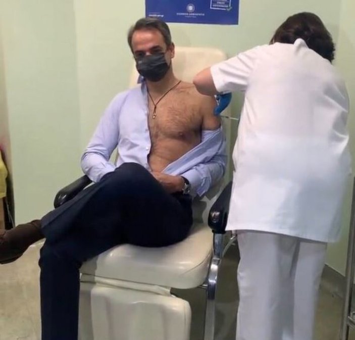 Kiryakos Miçotakis'e korona aşısının ikinci dozu uygulandı
