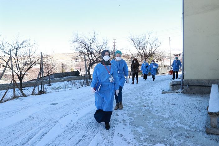 a 90 yaş üzerindekiler, evden aşılanmaya başlandı