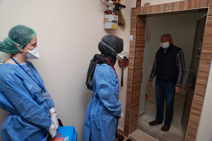 a 90 yaş üzerindekiler, evden aşılanmaya başlandı