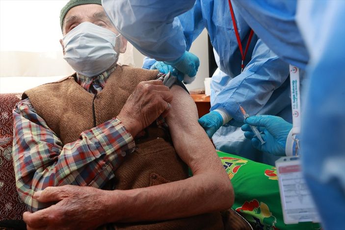 a 90 yaş üzerindekiler, evden aşılanmaya başlandı