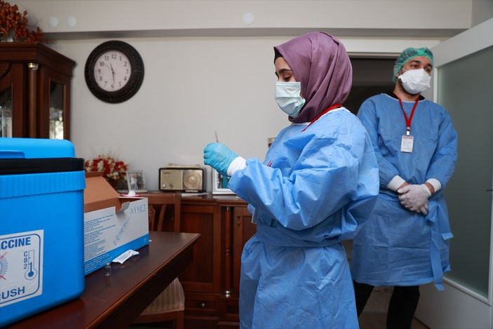 a 90 yaş üzerindekiler, evden aşılanmaya başlandı