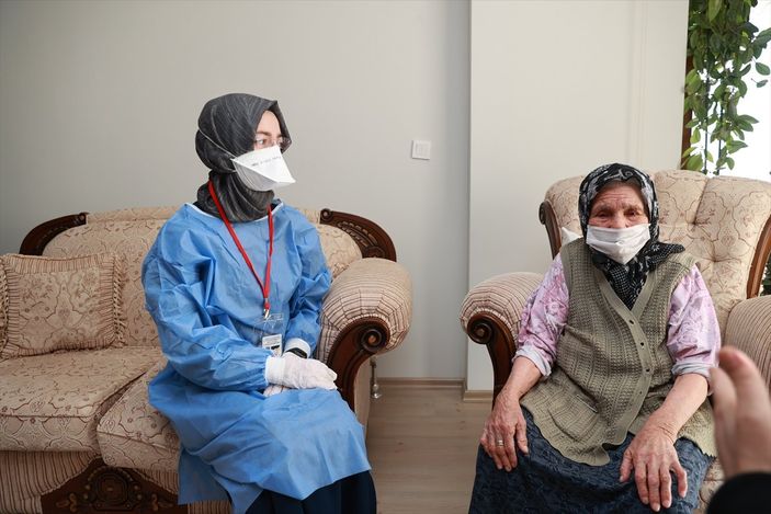 a 90 yaş üzerindekiler, evden aşılanmaya başlandı