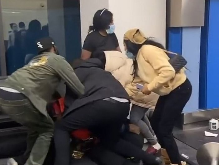 ABD'de havalimanında bagaj kavgası