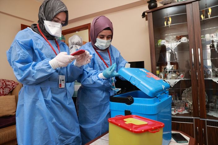 a 90 yaş üzerindekiler, evden aşılanmaya başlandı