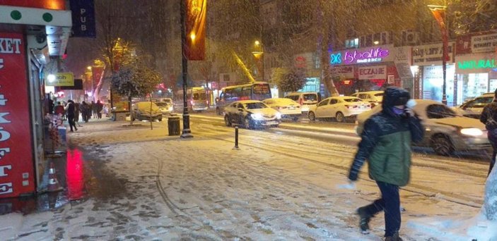 Malatya’da kar yağışı ve tipi, ulaşımı güçleştirdi