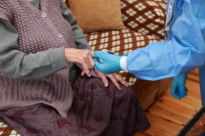 a 90 yaş üzerindekiler, evden aşılanmaya başlandı