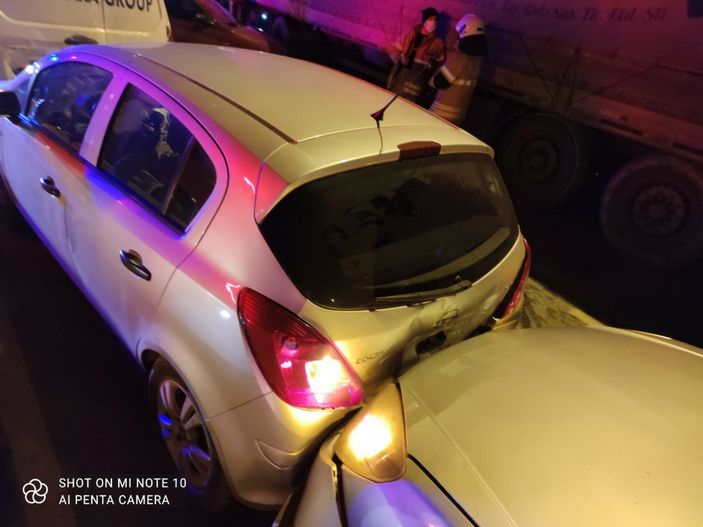 İzmir’de zincirleme kazalar peş peşe geldi: 14 araç hasar gördü