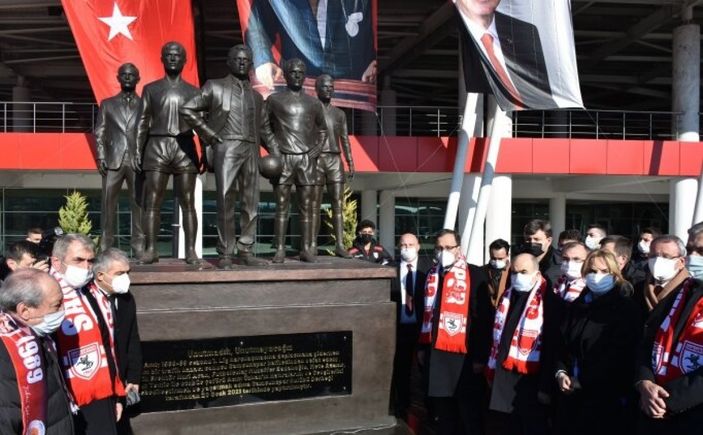 Samsunspor'un 'kara gün' anıtı açıldı