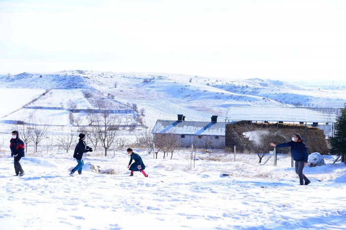 Ziya Selçuk, Ankaralı öğrencilerle kar topu oynadı