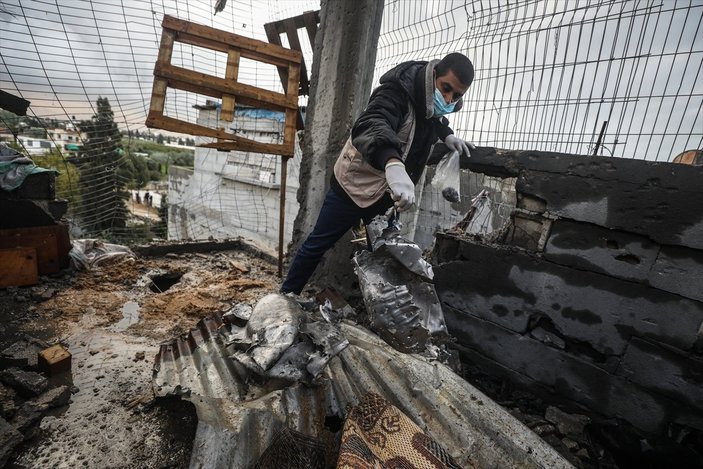 İsrail, Gazze'de eve saldırdı