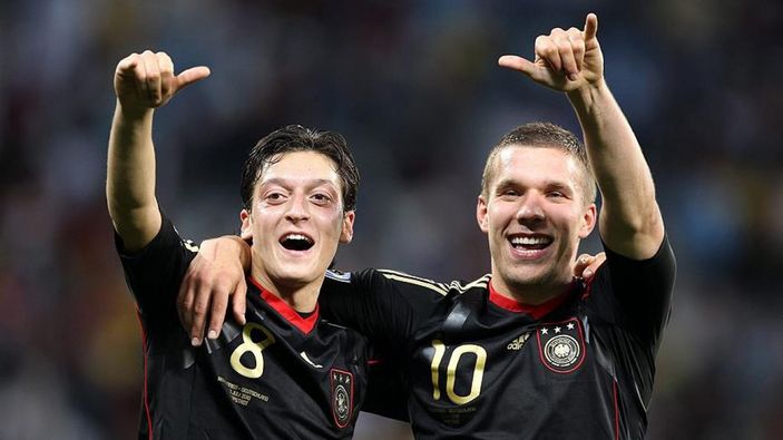 Podolski: Mesut, Fenerbahçe'yi yukarı taşıyacaktır