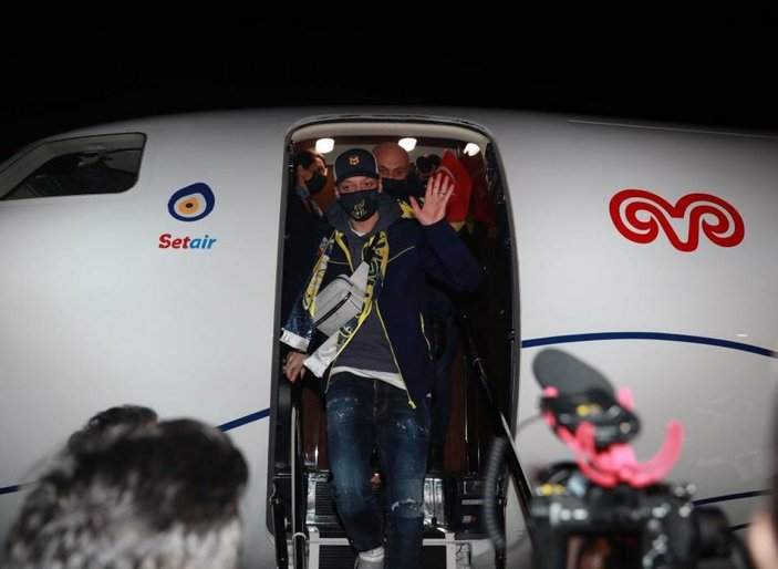 Fenerbahçe'den Mesut Özil'e helikopterli imza töreni