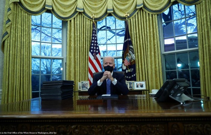 Donald Trump'ın, Beyaz Saray'a bıraktığı mektubun içeriği tartışılıyor