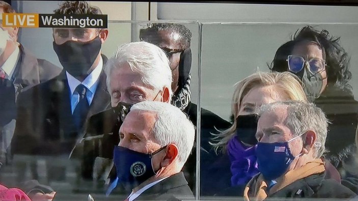 Bill Clinton, Joe Biden'ın yemin töreninde uyudu
