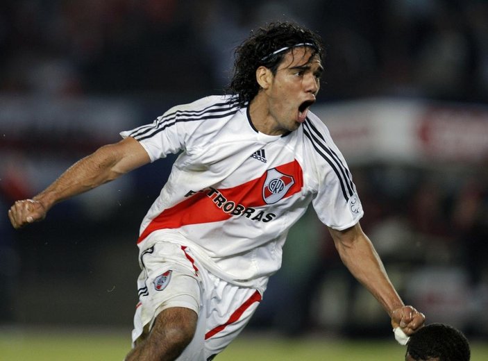 River Plate, Falcao'dan maaşını indirmesini istiyor