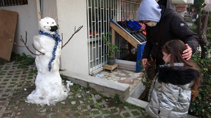 Kartal'da kardan adamı çalınan kıza sürpriz yapıldı