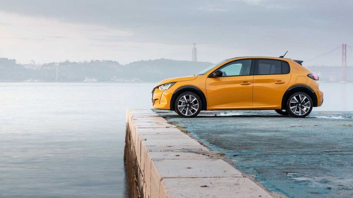 PEUGEOT 208