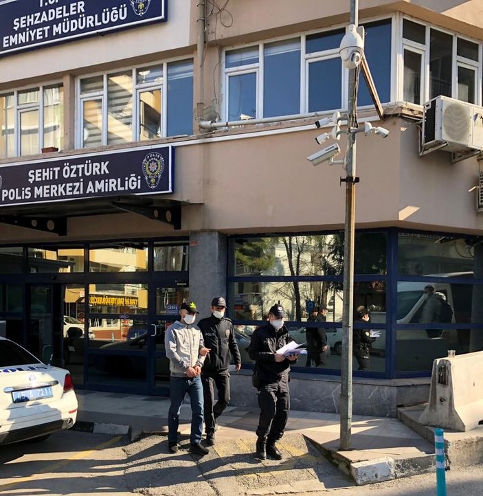 d Manisa’da taksi polis otosuna çarptı, şüpheli yakalandı