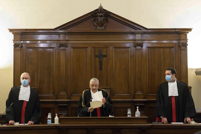 Vatikan Bankası’nın eski başkanına 8 yıl 11 ay hapis cezası
