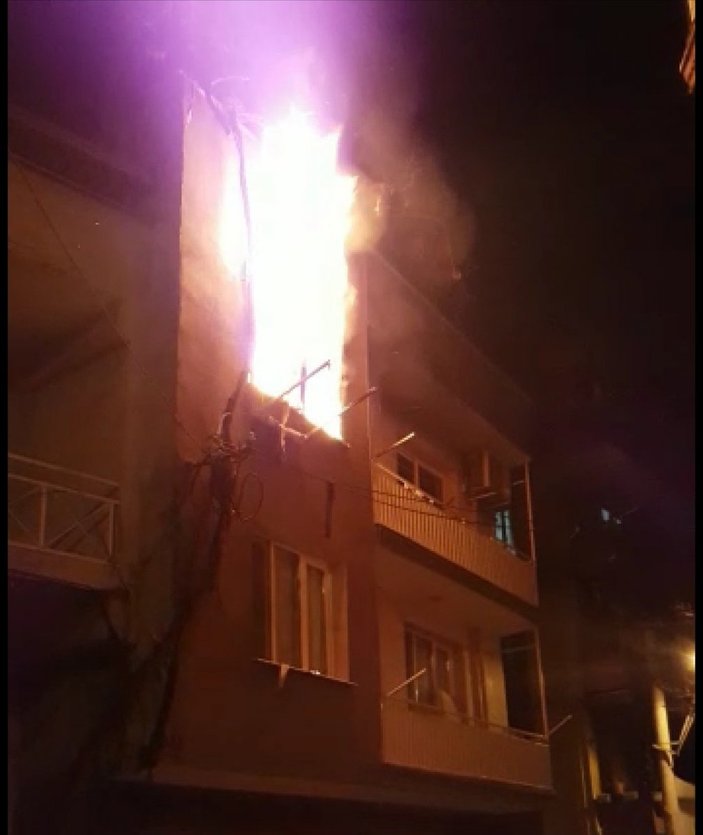 İzmir'de yangını fark eden bekçiler faciayı önledi